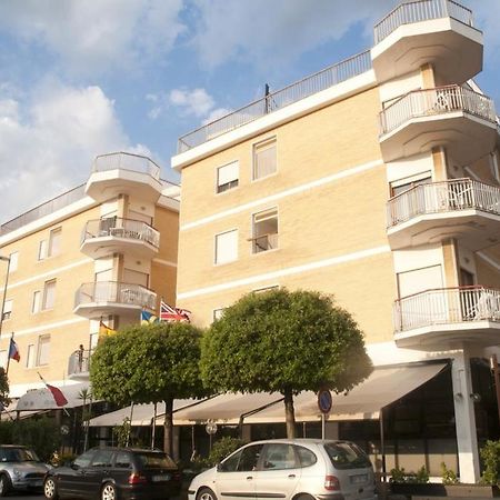 Residence Riva Gaia 泰拉奇纳 外观 照片