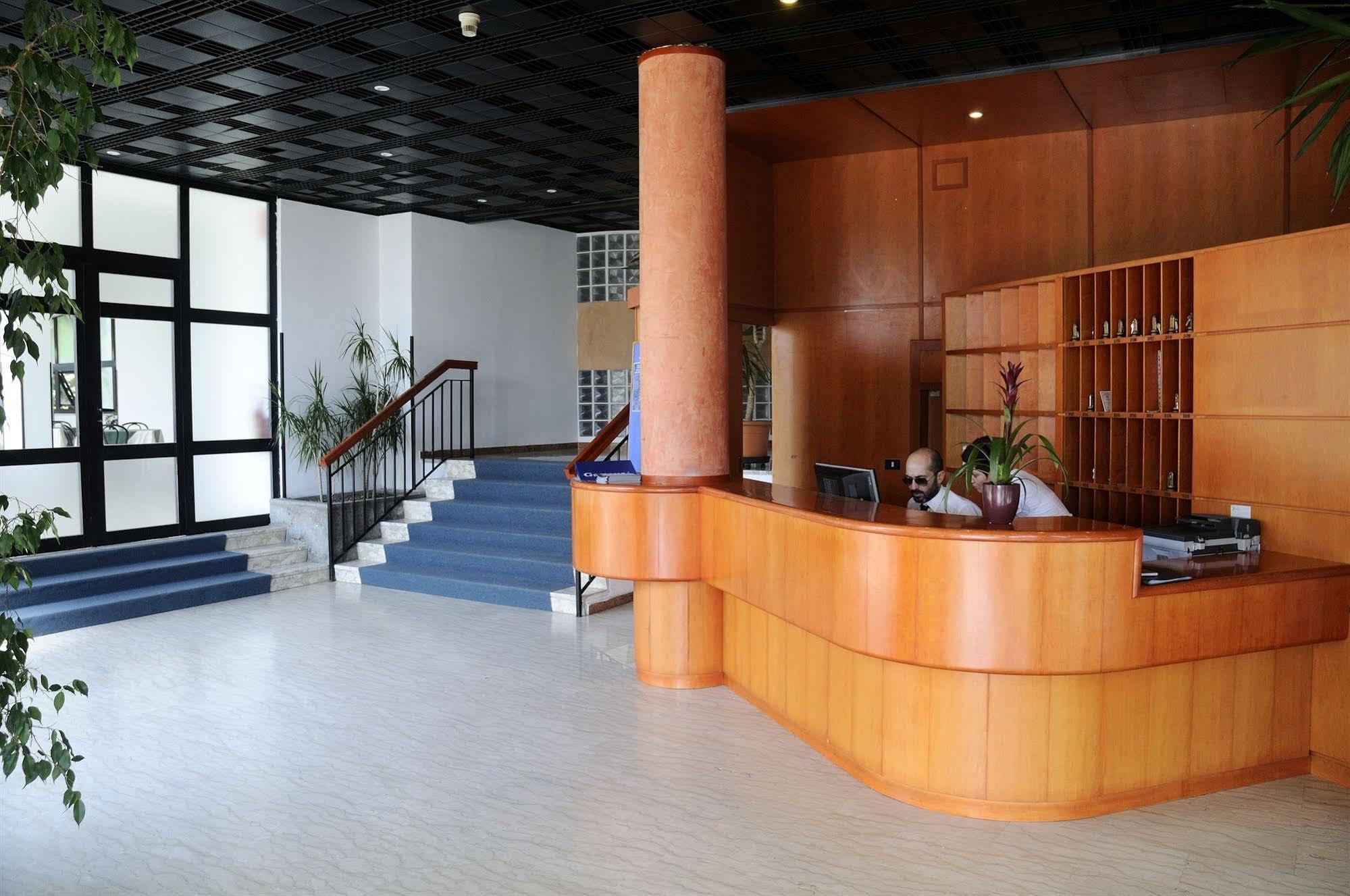 Residence Riva Gaia 泰拉奇纳 外观 照片